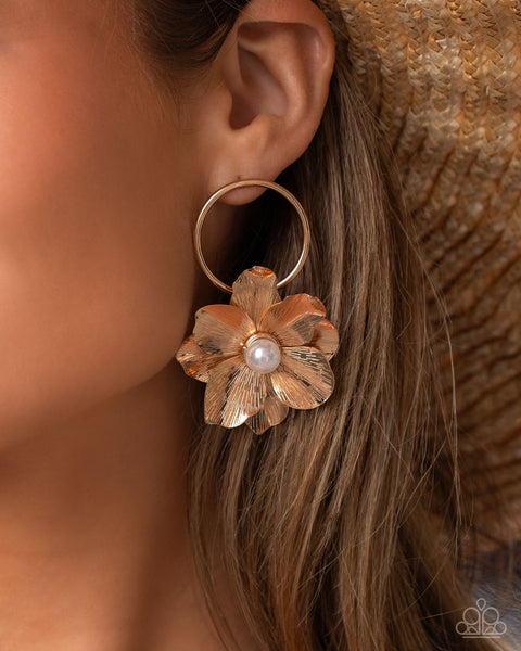 Paparazzi Backyard Bling - Gold Earring