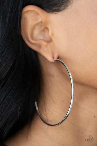 Paparazzi Mega Metro - Silver earrings