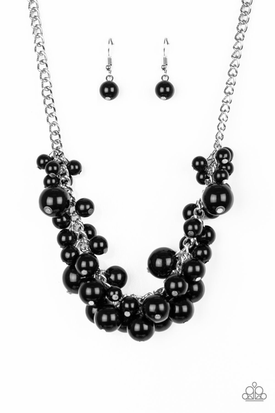 Paparazzi Glam Queen Black Necklace