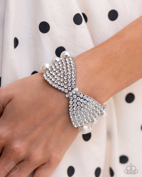 Paparazzi Dashing Demeanor - White Pearl Bracelet