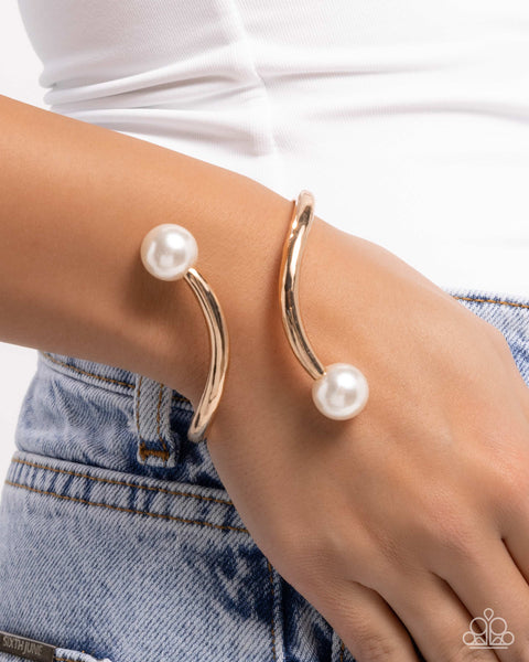 Paparazzi Effulgent Exemplar - Gold Pearl Hinged Bracelet