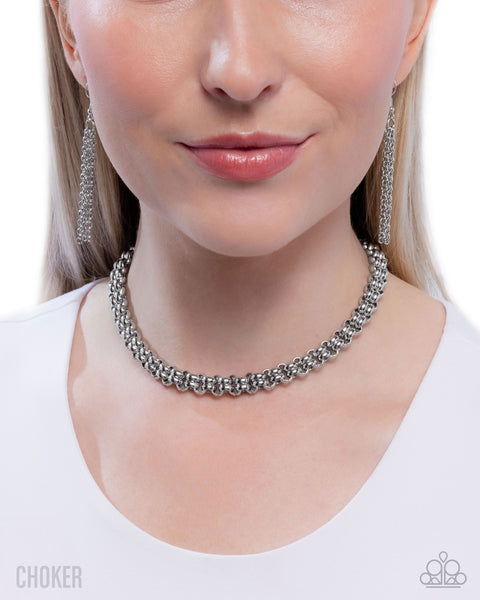 PAPARAZZI CONING SOON Double Demand - Silver choker