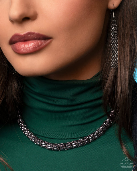 PAPARAZZI CONING SOON Double Demand - Silver choker