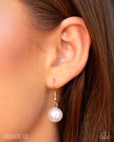 Paparazzi Prettily Poised - Gold Pearl Necklace