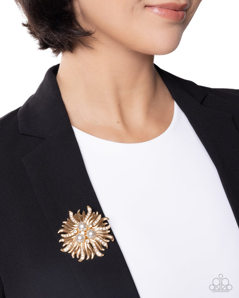 Paparazzi Ornate Operation Pearl - Gold Brooch