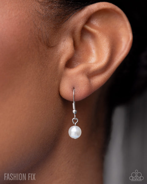 Paparazzi Fiercely 5th Avenue Pearl and Earrings Set White