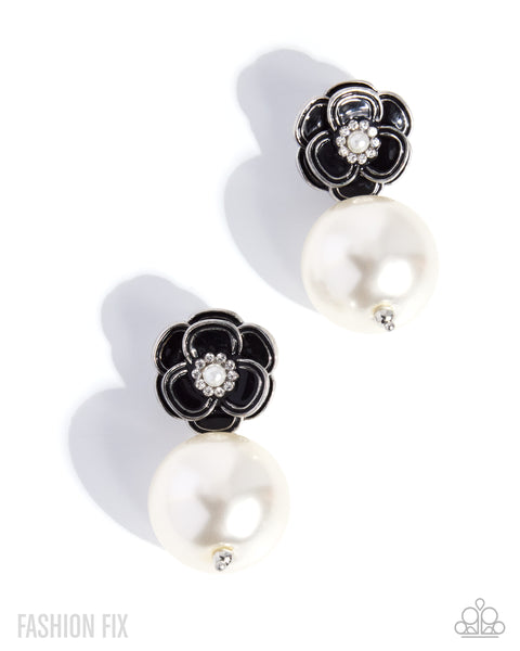 Paparazzi Fiercely 5th Avenue Pearl and Earrings Set White