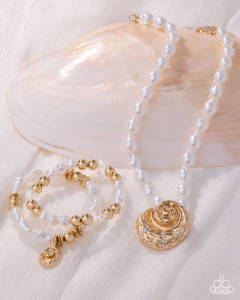 Paparazzi Melodic Mermaid - Pearl Gold Bracelet