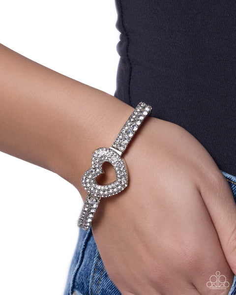 COMING SOON Paparazzi Delightful Daydream Heart - White Bracelet