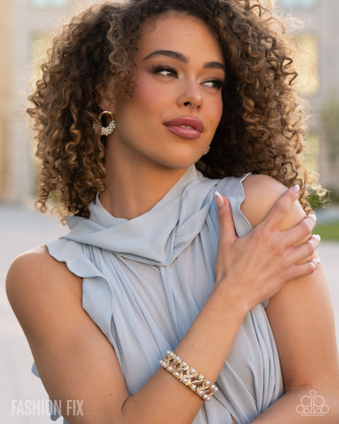 Paparazzi Elizabethan Era - Gold Hinged Bracelet
