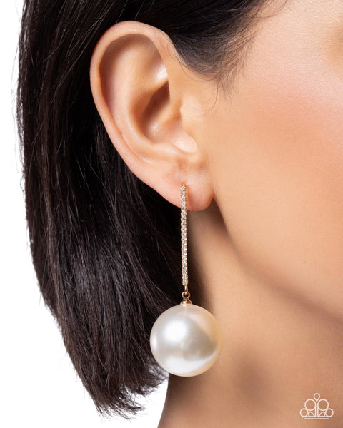 Paparazzi Cultured Class Gimme the Glitz Exclusive Pearl Earring Gold