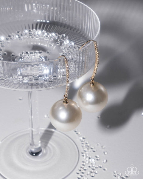 Paparazzi Cultured Class Gimme the Glitz Exclusive Pearl Earring Gold