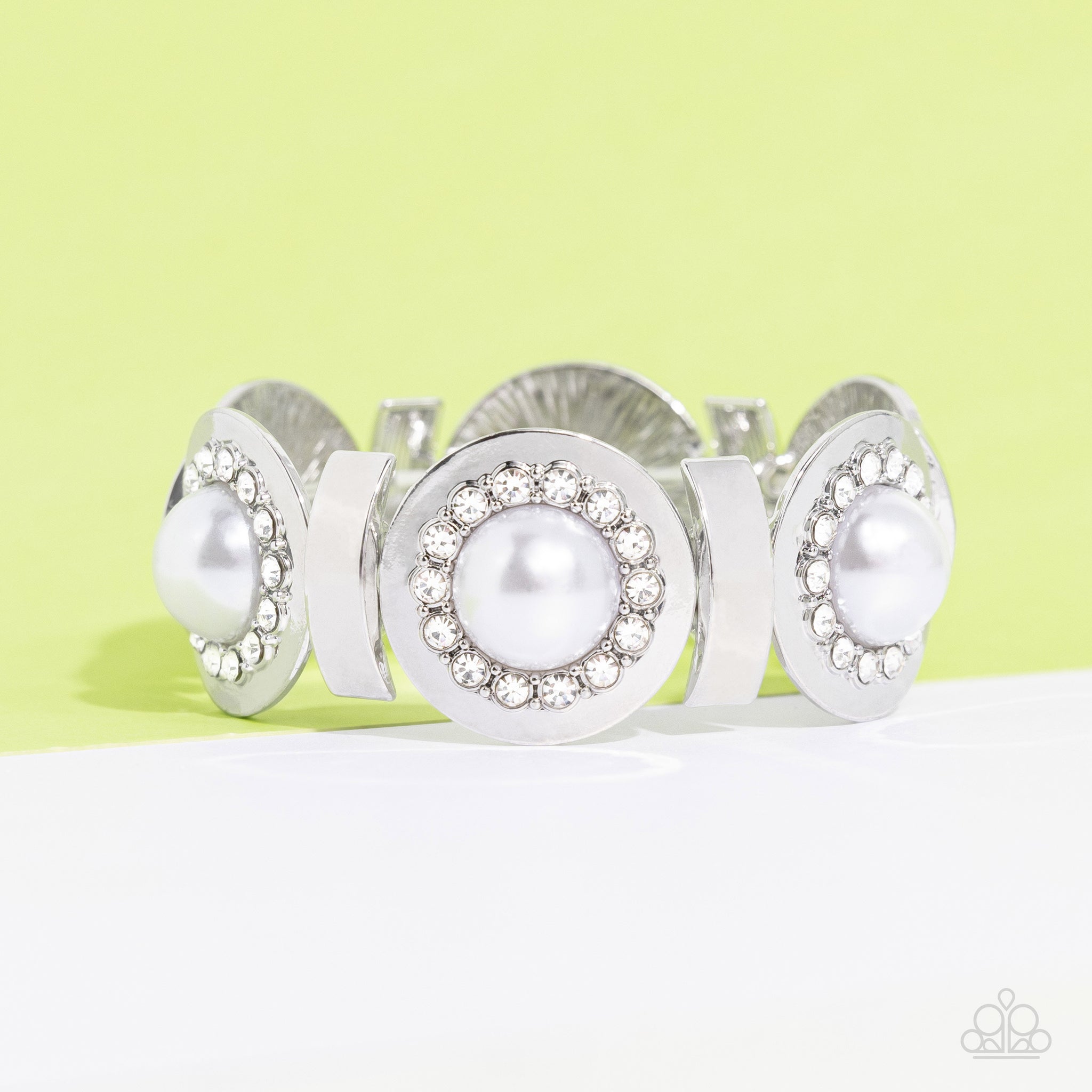 Paparazzi Summer Serenade - White Pearl Bracelet