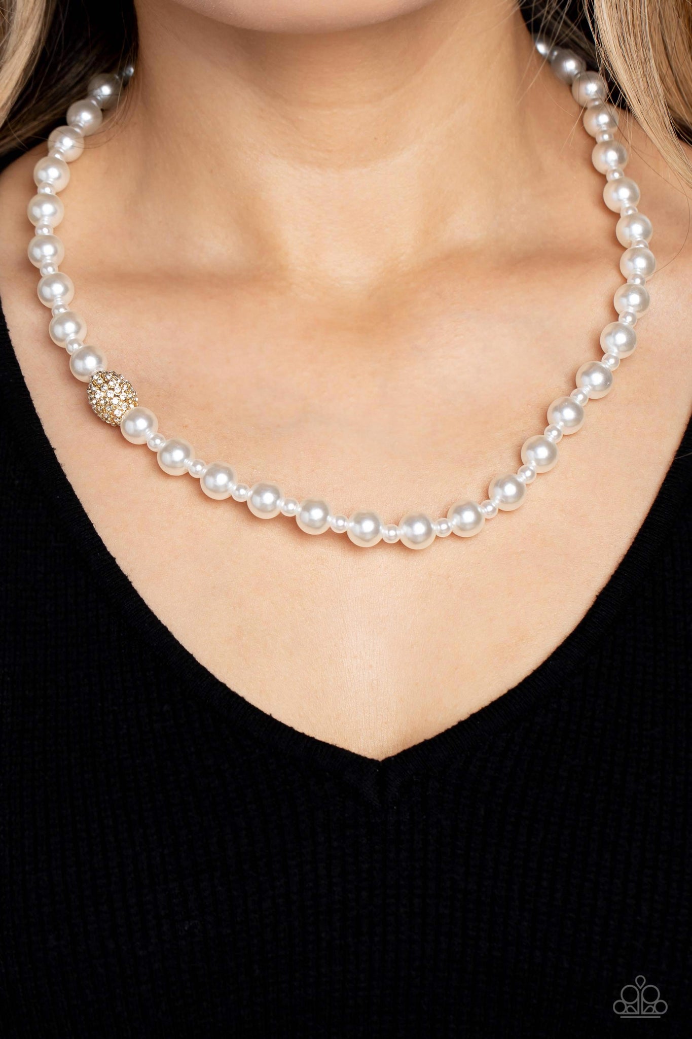 Paparazzi Countess Chic - Gold Pearl Necklace