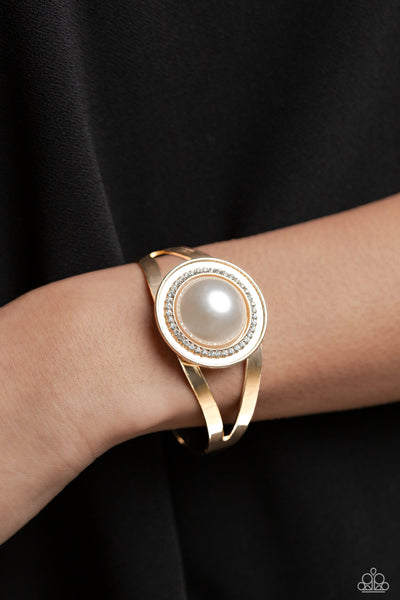 Paparazzi Put On The GLITZ - Pearl Gold Cuff Bracelet