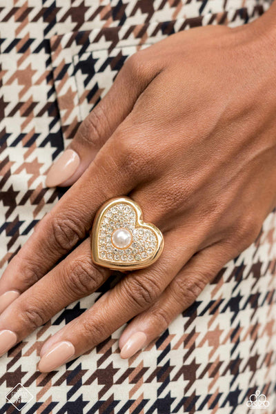 Paparazzi Heartfelt Heritage Paparazzi - Gold Heart Ring