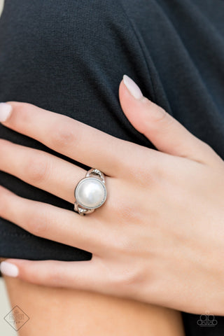 Paparazzi Pearl Powerhouse White Pearl Ring