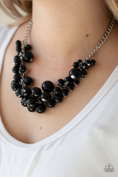 Paparazzi Glam Queen Black Necklace