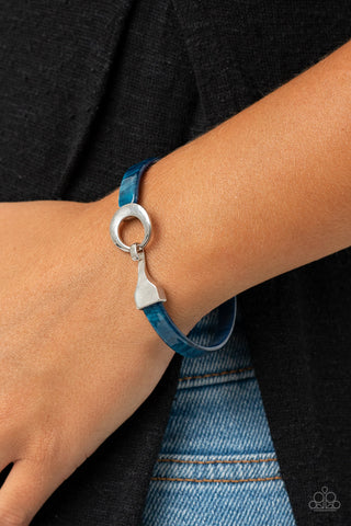 Paparazzi HAUTE Button Topic - Blue Bracelet