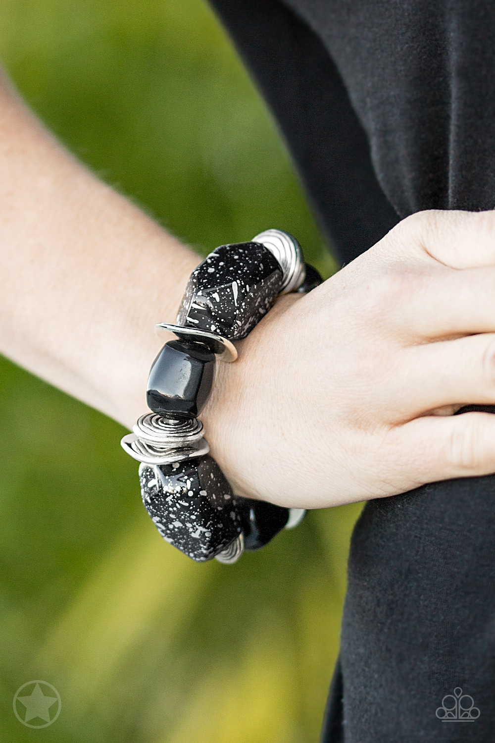 Paparazzi Glaze of Glory blockbuster Black Bracelet