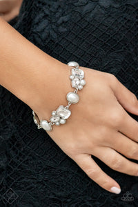 Paparazzi Best in SHOWSTOPPING - December Fashion Fix 21 White Bracelet