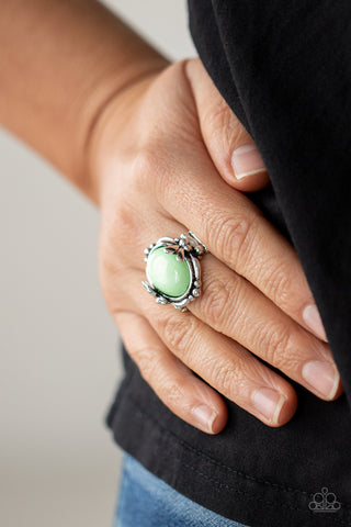 Paparazzi Springtime Splendor - Green Ring