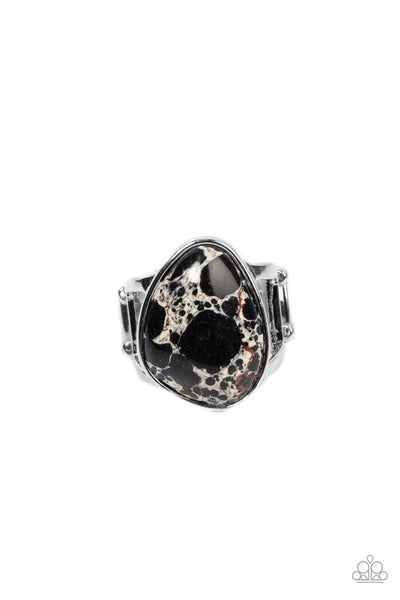 Paparazzi Earth Hearth - Black Ring