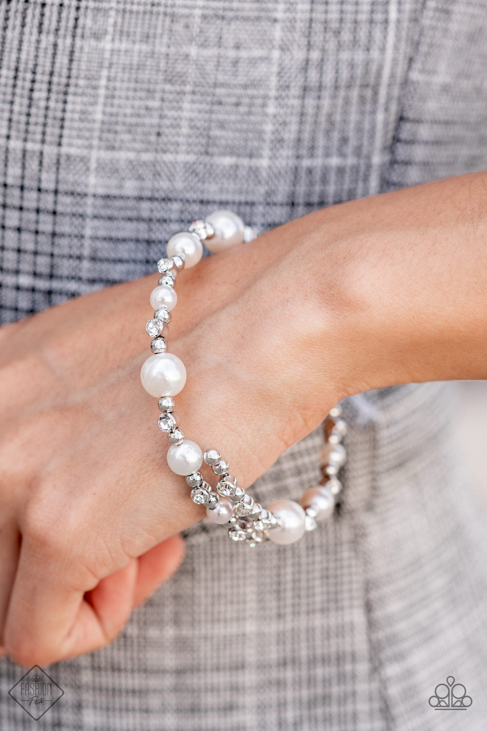 Paparazzi Chicly Celebrity White Pearl Bracelet