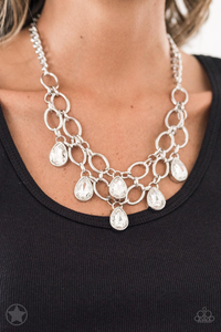 Paparazzi Show Stopping Shimmer blockbuster White Necklace