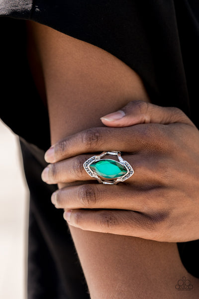 Paparazzi Leading Luster - Green Ring