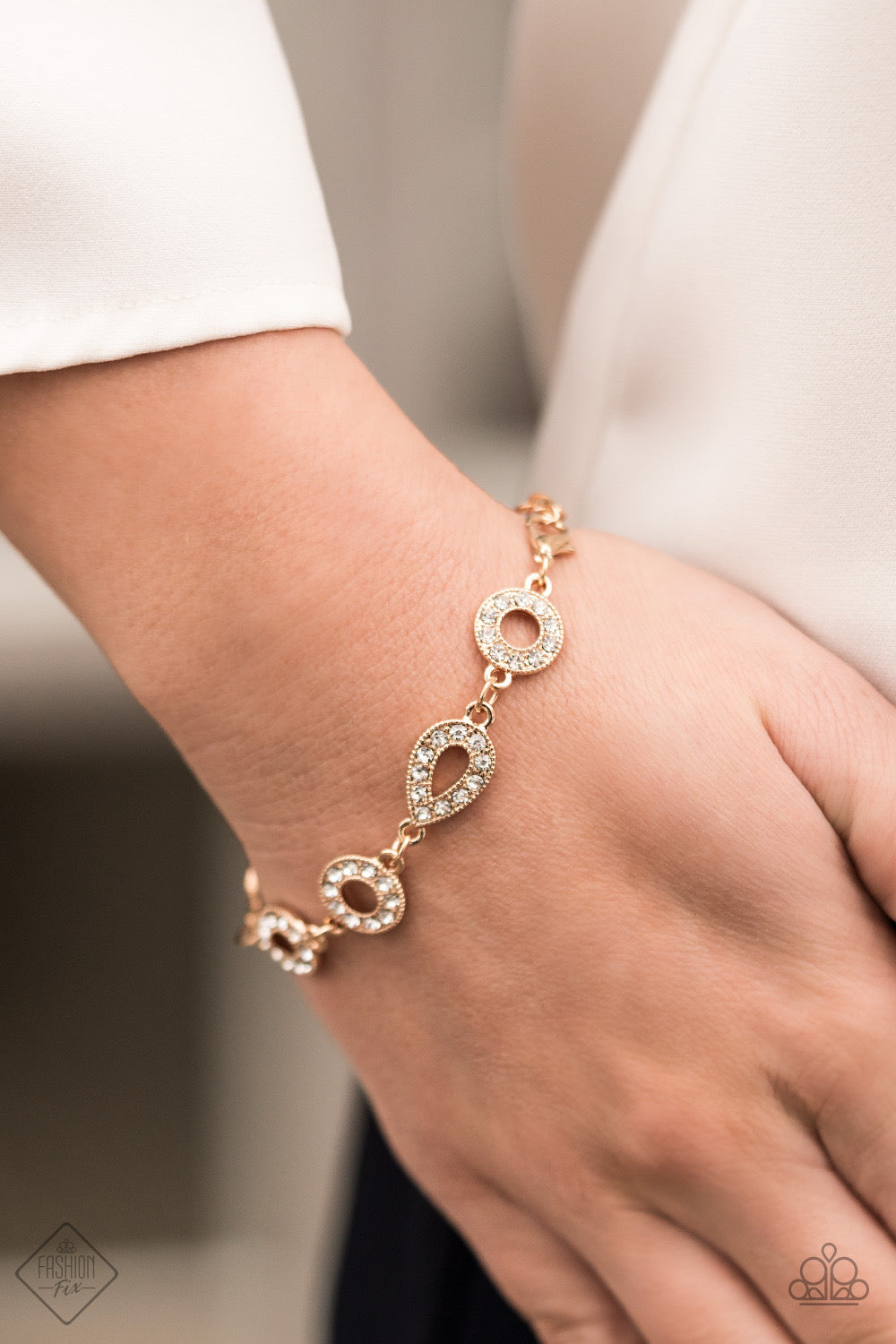 Paparazzi Royally Refined - Gold Bracelet