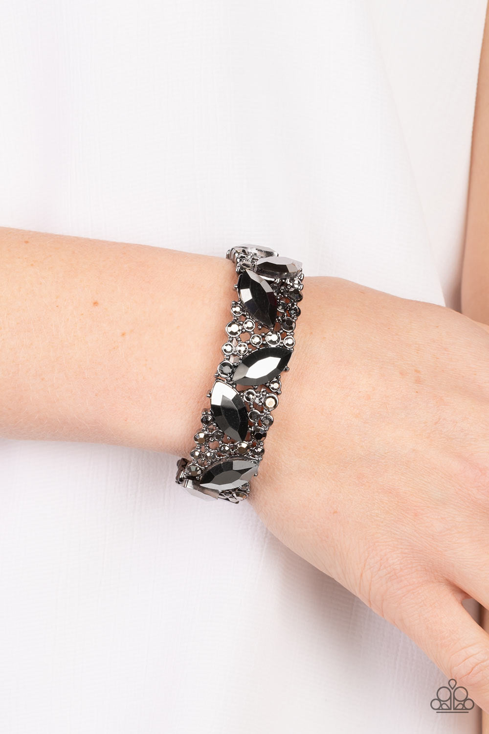 Paparazzi Full Body Chills - Hematite Black Bracelet