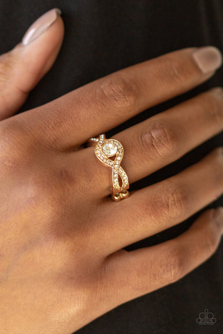 Paparrazi GLAM Of Thrones - Gold Ring